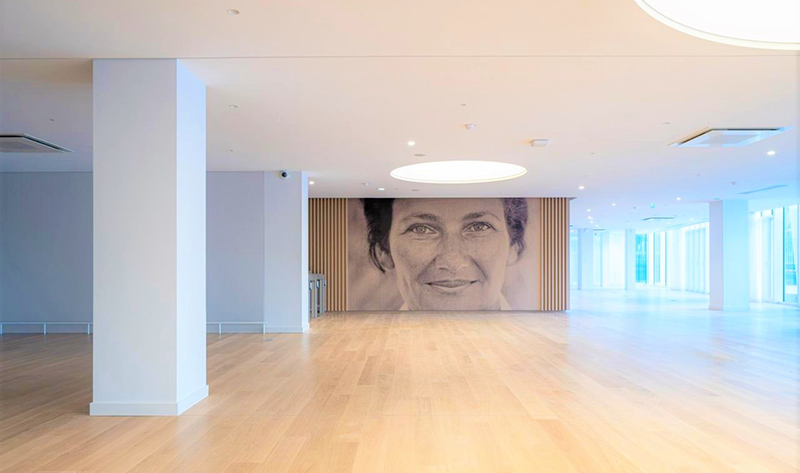 Hall avec photo Simone Veil